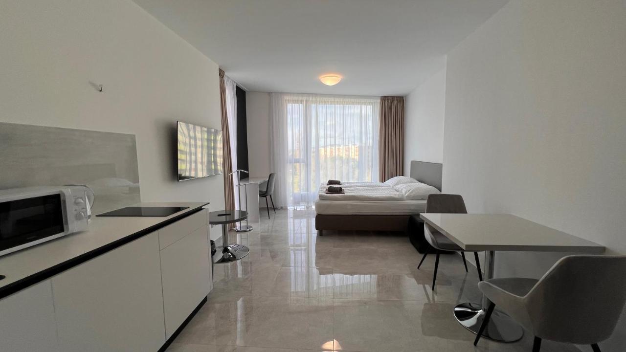 Air Conditioned 1 Room Apartment Vienna Gate, 2 Bratislava Esterno foto