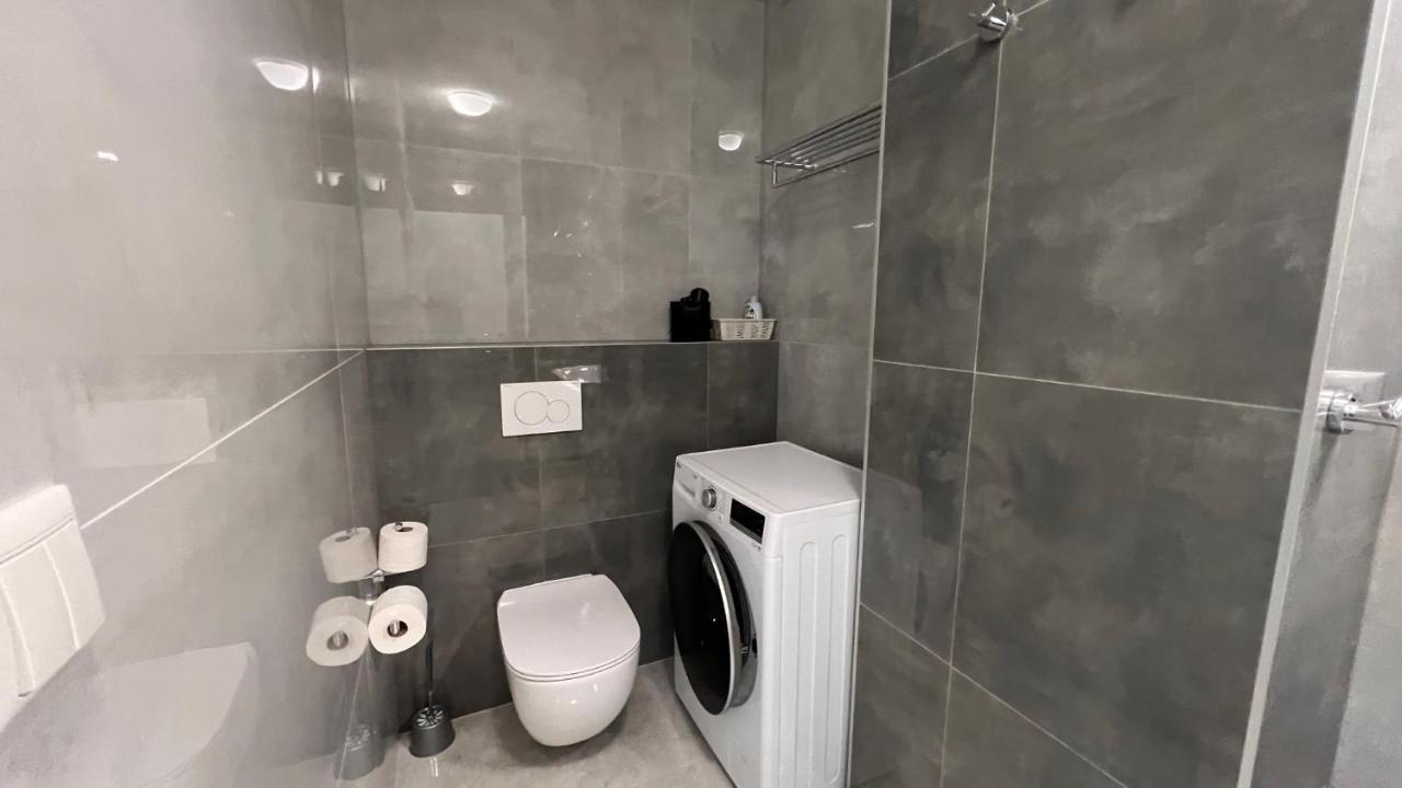 Air Conditioned 1 Room Apartment Vienna Gate, 2 Bratislava Esterno foto