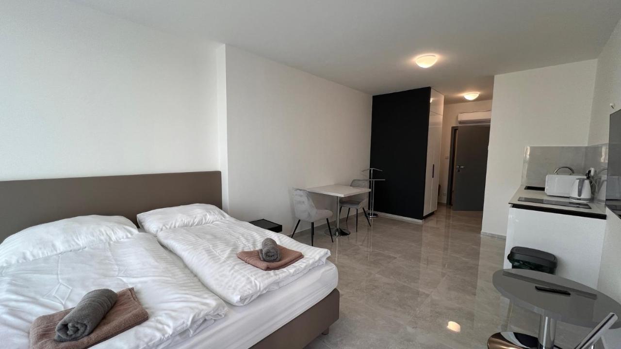 Air Conditioned 1 Room Apartment Vienna Gate, 2 Bratislava Esterno foto