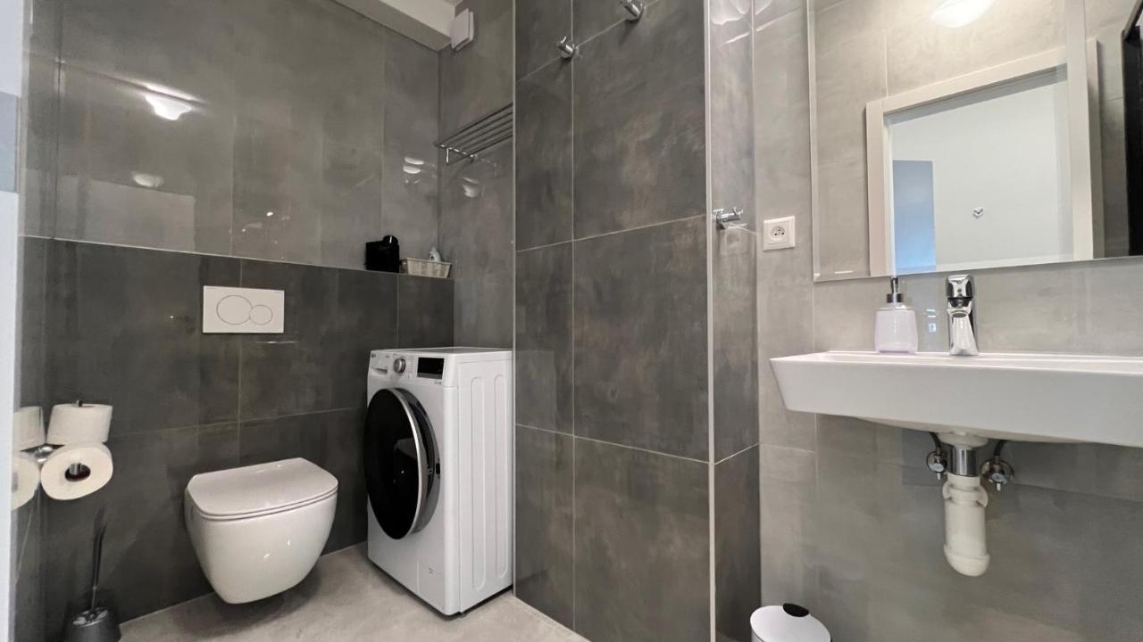 Air Conditioned 1 Room Apartment Vienna Gate, 2 Bratislava Esterno foto